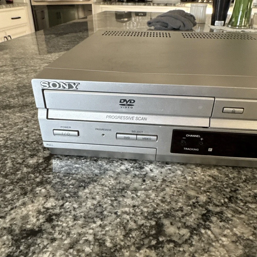 Sony SLV-D350P DVD/VCR Combo Player VHS Recorder No Remote As Is